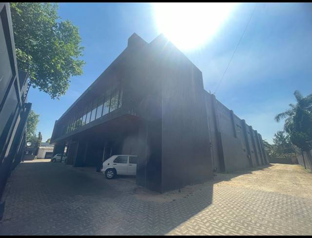 3,965M² INVESTMENT FOR SALE IN HOUGHTON ESTATE